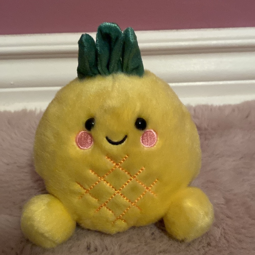 BRAND NEW STUFF ANIMAL! NWT. SMOKE FREE HOME! - Picture 2 of 3